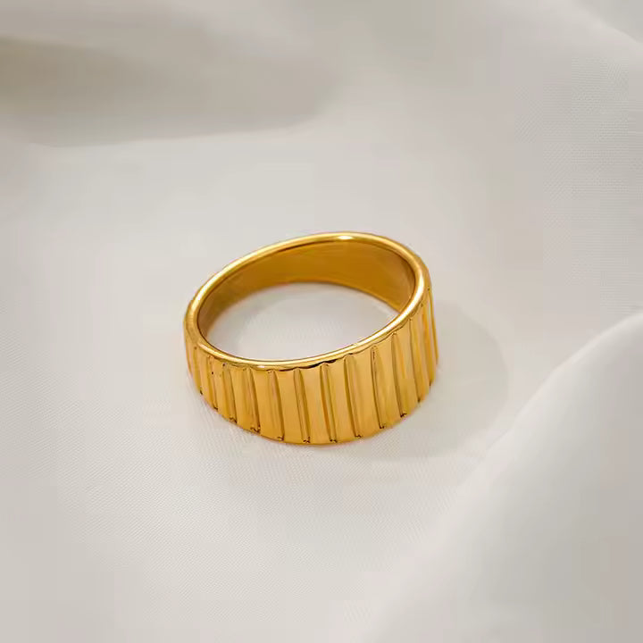 Cleo — Linear Band Ring