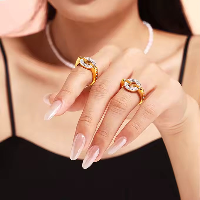 Eternelle — Pavé Circle Ring