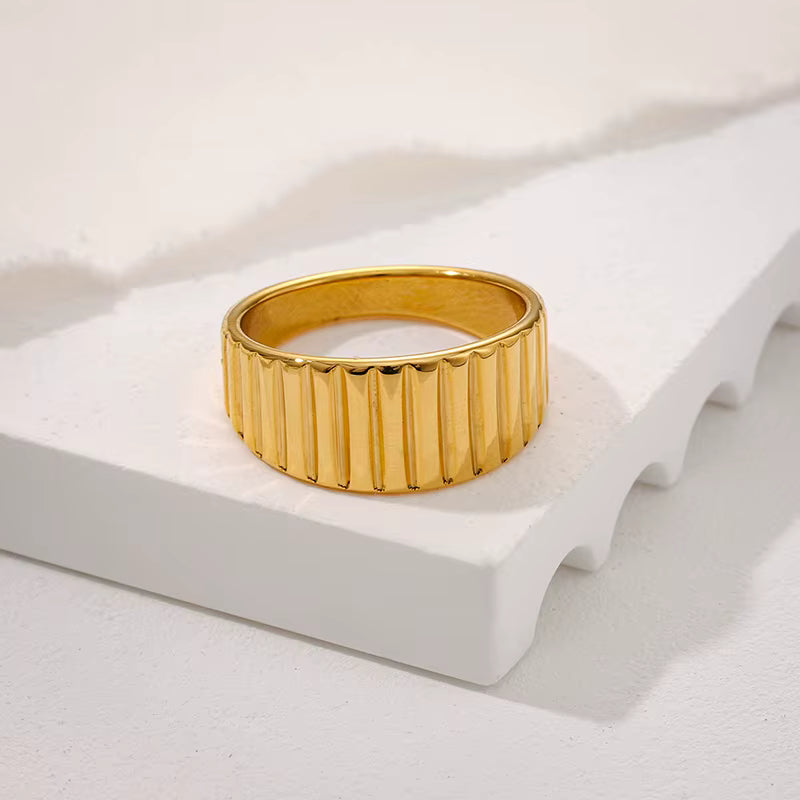 Cleo — Linear Band Ring